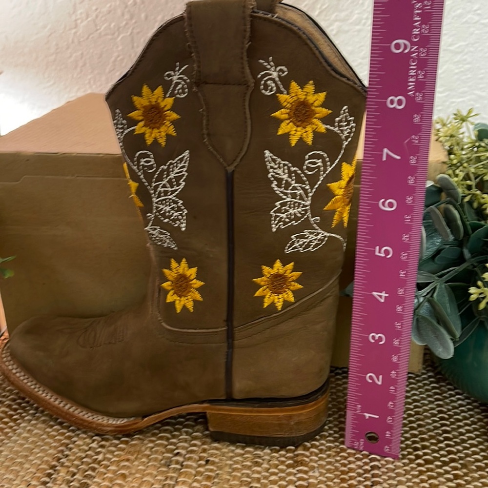 Beautiful Elliut western boot size 13 - Picture 9 of 11
